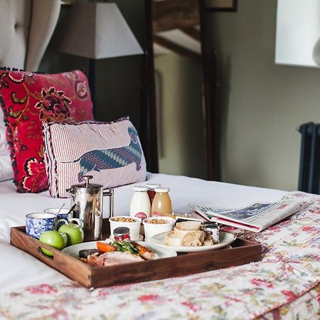 Barford St Michael The George Inn מראה חיצוני תמונה Breakfast in bed