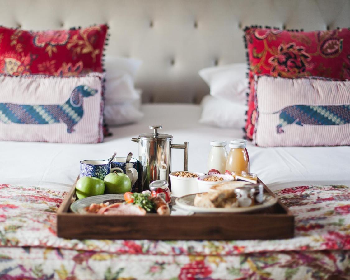 Barford St Michael The George Inn מראה חיצוני תמונה Breakfast in bed