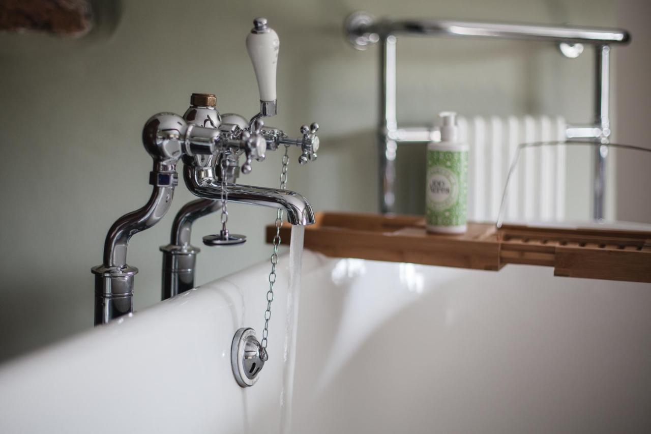 Barford St Michael The George Inn מראה חיצוני תמונה A bath tap