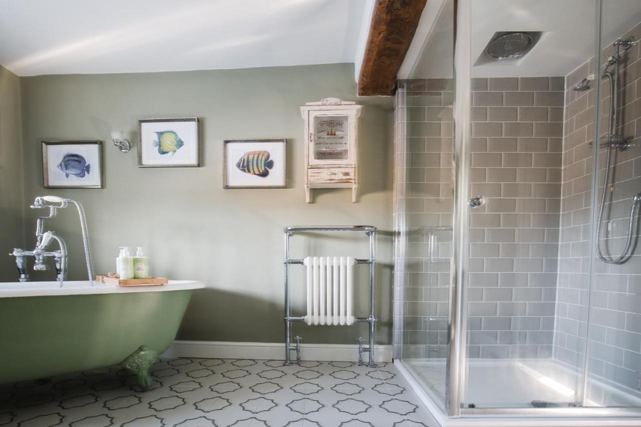 Barford St Michael The George Inn מראה חיצוני תמונה A shower enclosure
