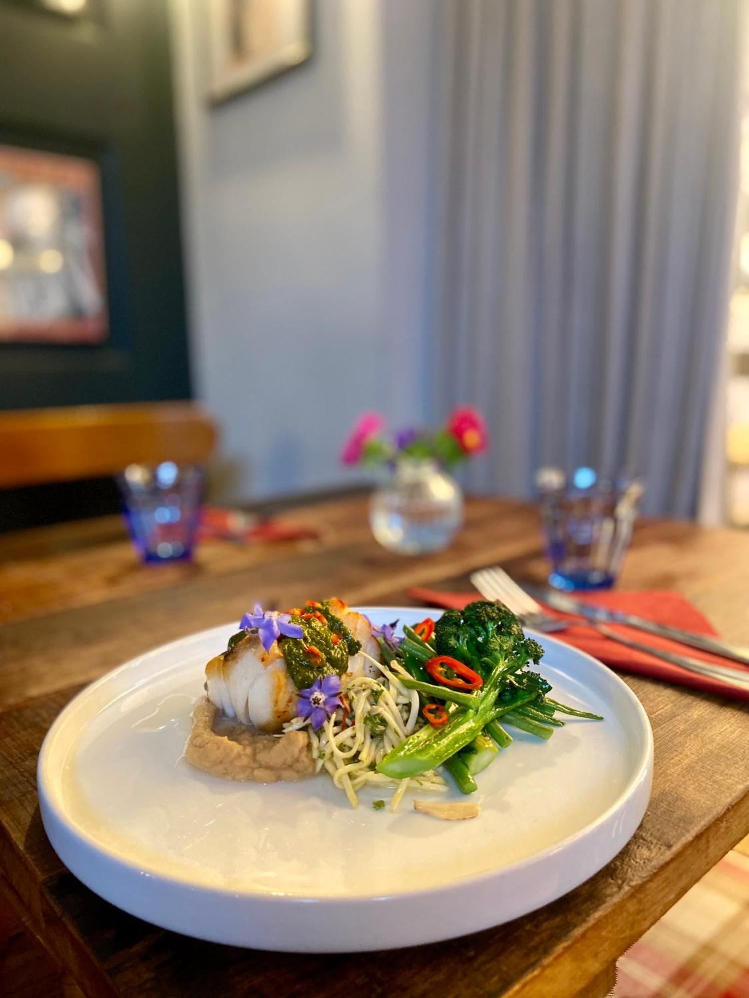 Barford St Michael The George Inn מראה חיצוני תמונה A plate of food at the restaurant