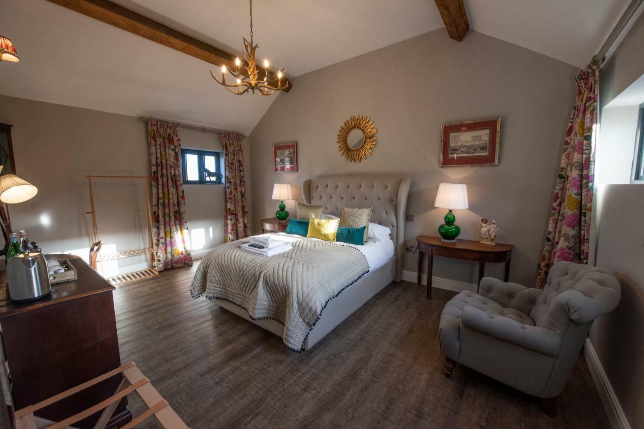 Barford St Michael The George Inn מראה חיצוני תמונה The bedroom at The Old School House