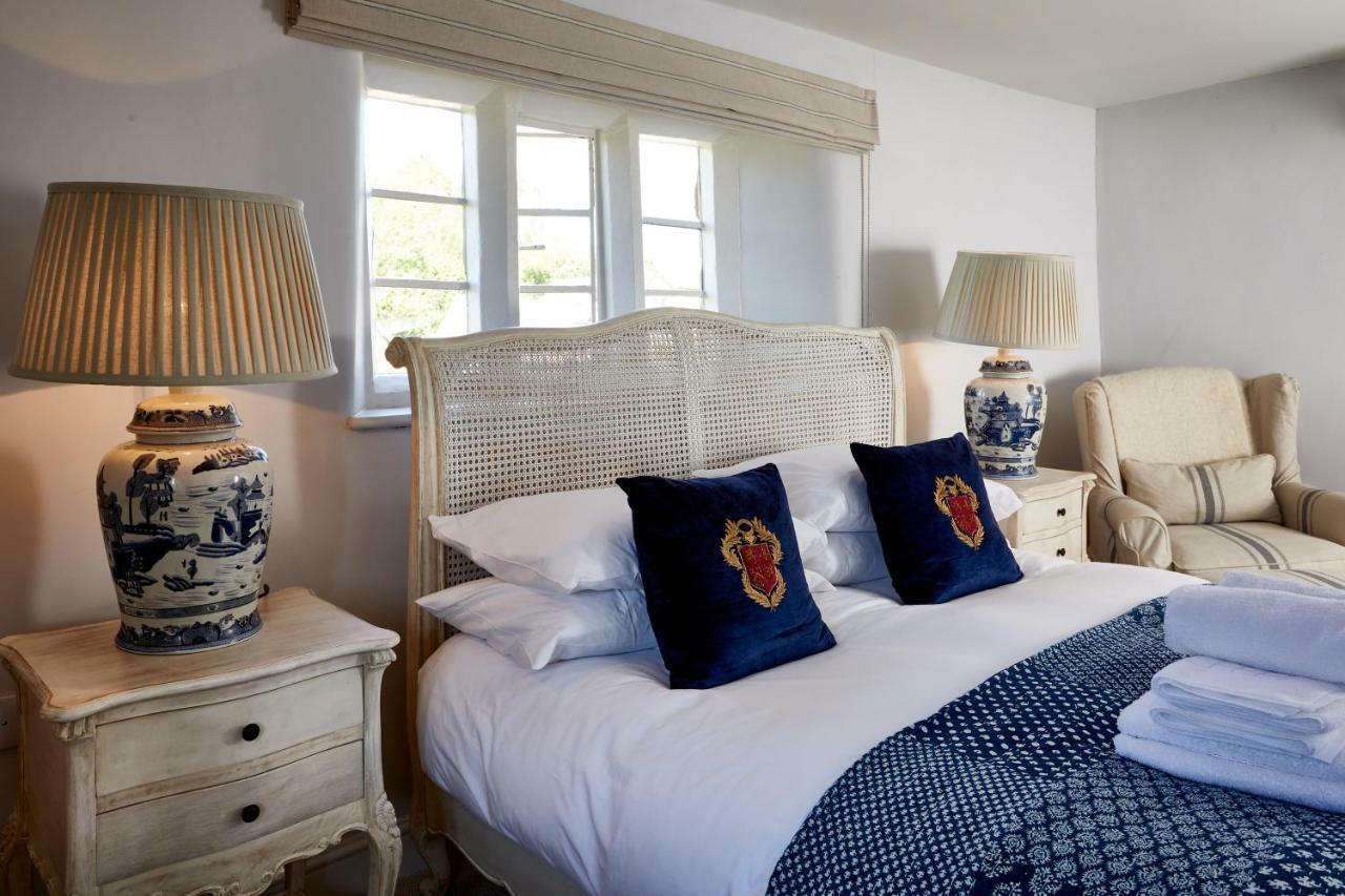Barford St Michael The George Inn מראה חיצוני תמונה The bedroom at The Old Post Office
