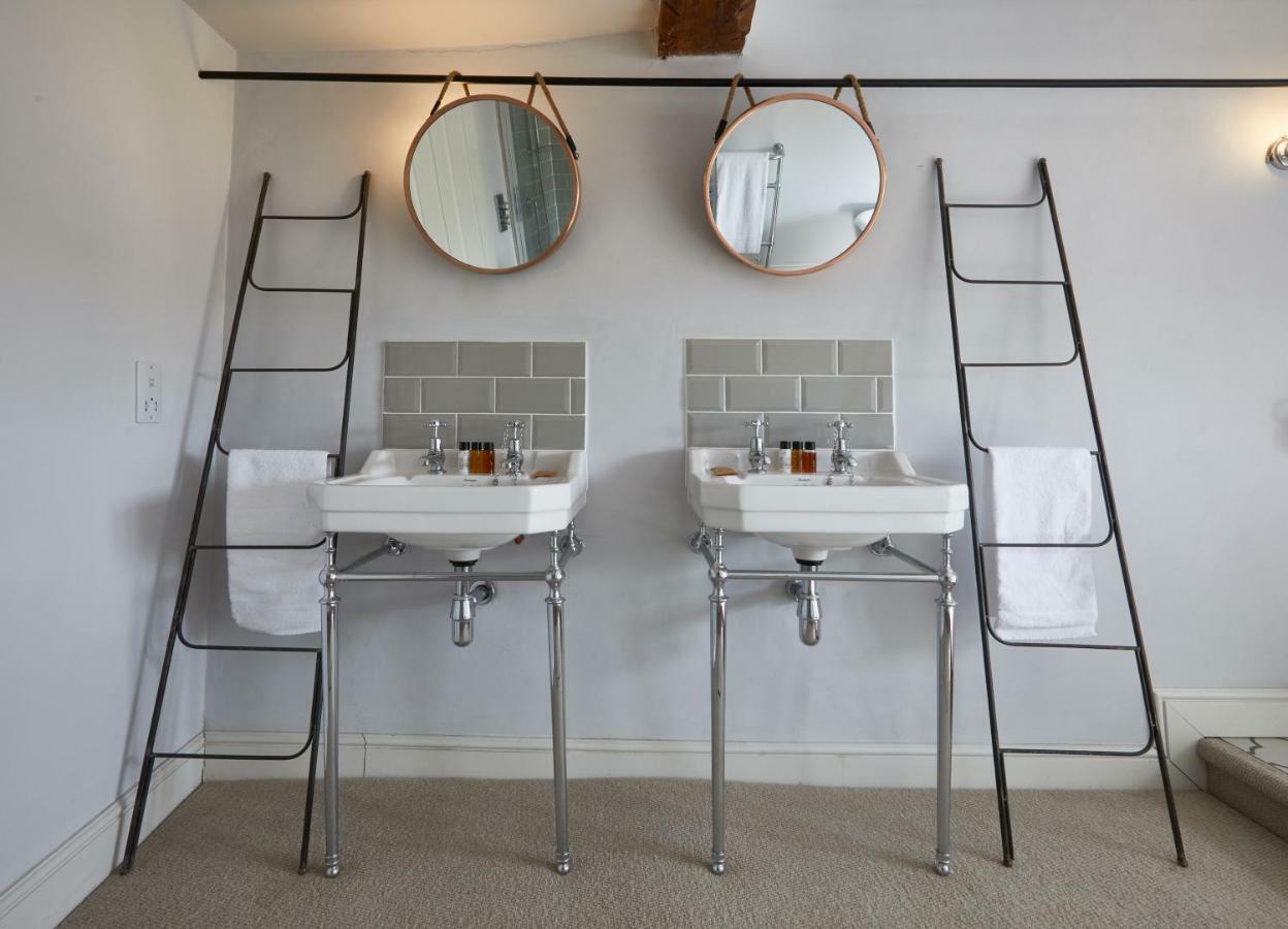 Barford St Michael The George Inn מראה חיצוני תמונה Bathroom at The Swan
