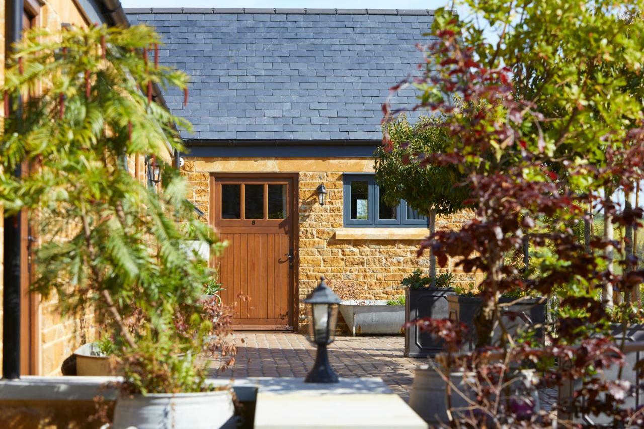 Barford St Michael The George Inn מראה חיצוני תמונה The stable courtyard